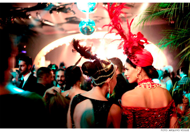 Looks e acessórios de Carnaval no clima do Baile da Vogue 