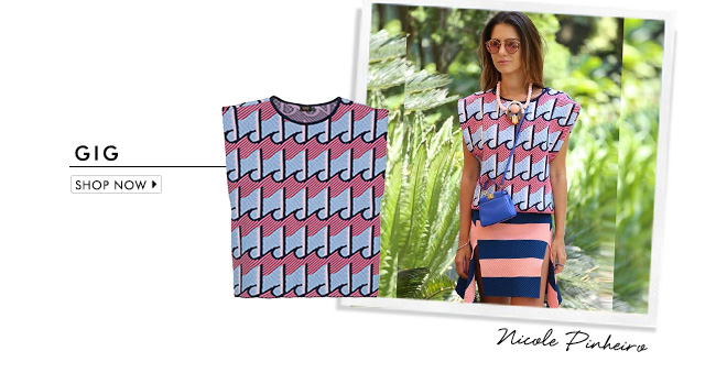 look da blogueira nicole pinheiro no street style do spfw com saia e top de tricot gig