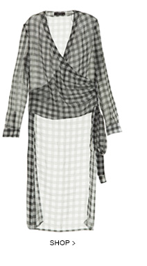 Artsy Luiza Sobral Luiza Sobral veste camisa xadrez Artsy Brasil na Semana de Moda de Milão MFW