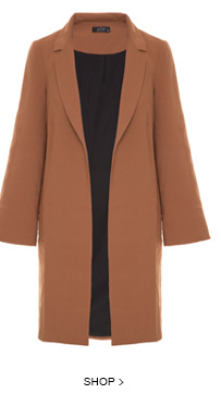 Artsy Luiza Sobral Luiza Sobral veste sobretudo Artsy Brasil na Semana de Moda de Milão MFW